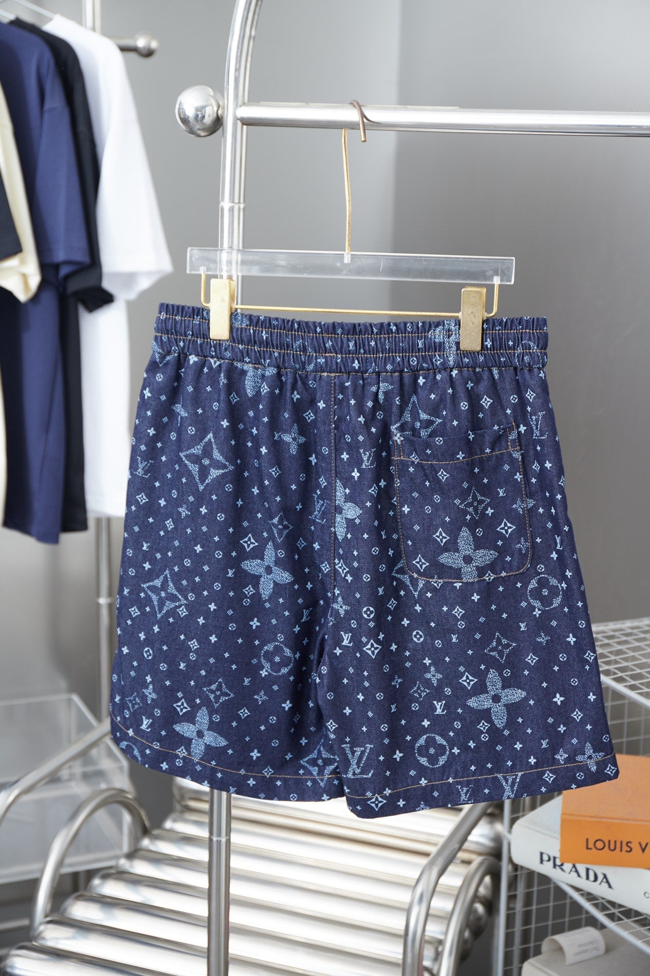 250325 New high quality dark print shorts