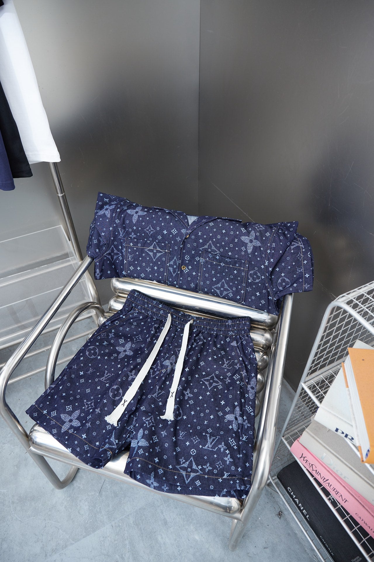 250325 New high quality dark print shorts
