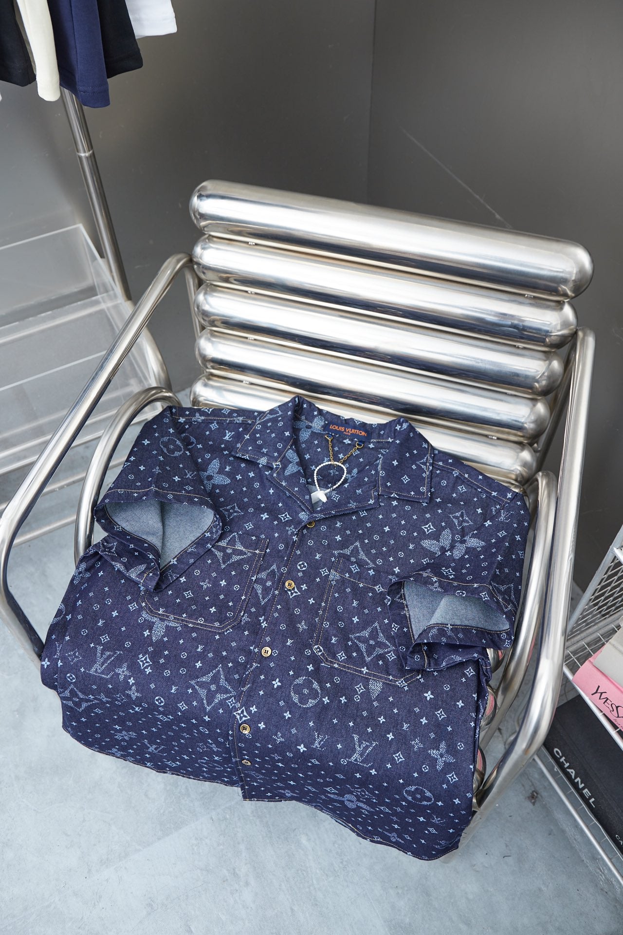 250325 New high quality dark print jacket