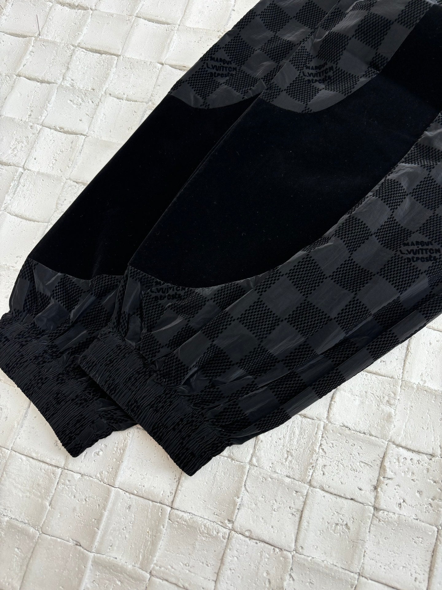 250617 New checkerboard letter velvet jacquard trousers